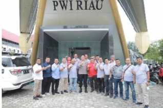 Kantor PWI Riau “diserbu” Dua Jenderal