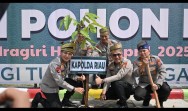 Kapolda Riau Tanam Pohon di Kawasan Wisata Danau Raja
