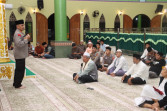 Usai Isya Berjamaah Kapolres Inhu Ingatkan Masyarakat Waspada Banjir