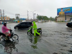 Cuaca Ekstrem Masyarakat Pekanbaru Diimbau Tak Berkendaraan Saat Hujan