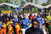 Bupati Ajak Anak Melihat Ruang Kerjanya