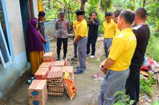 Kapolres Inhu Serahkan Bantuan Kepada  Anak Yatim Piatu.