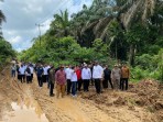 Bupati Inhu Tinjau Ruas Jalan Kabupaten Di Kec Batang Cenaku