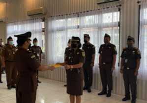 Kejari Inhu Lantik Lastarida sebagai Kasubagbin