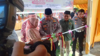Kapolres Inhu Serahkan Rumah Presisi ke 13  Ke Warga ini.