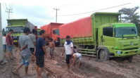 Bupati Inhu Laporkan Jalan Rusak Pada Rapat Bersama Gubri dan DPR RI