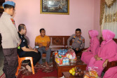 Polres Inhu Sambangi Briptu Ichwan Setelah Alami Sakit Menahun