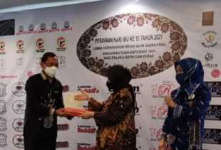 Kuansing Terima Tiga Penghargaan Terbaik Batik Daerah Tahun 2021 di Riau