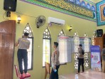 Polres Inhu Gelar Bakti Sosial Bersihkan Rumah Ibadah