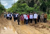 Tidak Sekedar Ucapan, Bupati Inhu Buktikan Keseriusan Perbaiki Jalan Lintas
