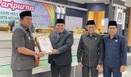 Wabup Inhu Serahkan Nota Keuangan dan Ranperda APBD 2026