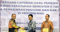 Wabup Inhu Terima LHP Pembangunan Desa