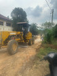 Jalan Rusak.Martimbang Simbolon Bantu Perbaiki Jalan