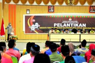 Pelantikan Anggota PPK Pemilu 2024, Bupati Inhu Harap PPK Jalani Tugas Dengan Jujur