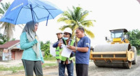 Bupati Tinjau Perbaikan Jalan Lubuk Batu Jaya