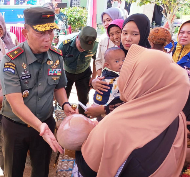 Danrem 031/WB Perintahkan Dandim 0302/Inhu Dampingi Bayi Diduga Pengidap Hedrosefalus
