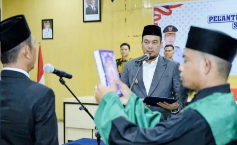 Bupati Inhu Lantik Direktur Umum Perumda BPR Indra Arta.