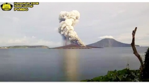 Anak Krakatau Terpantau Erupsi 9 Kali, Masyarakat Diminta Waspada