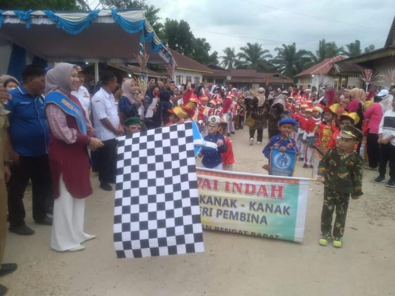 Bupati Inhu Lepas Pawai TK dan KB Kecamatan Rengat Barat
