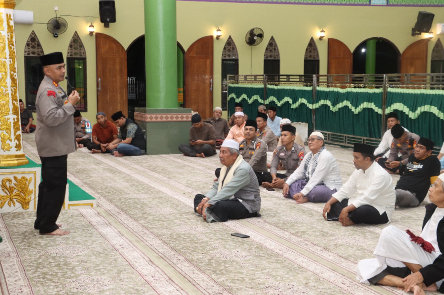 Usai Isya Berjamaah Kapolres Inhu Ingatkan Masyarakat Waspada Banjir