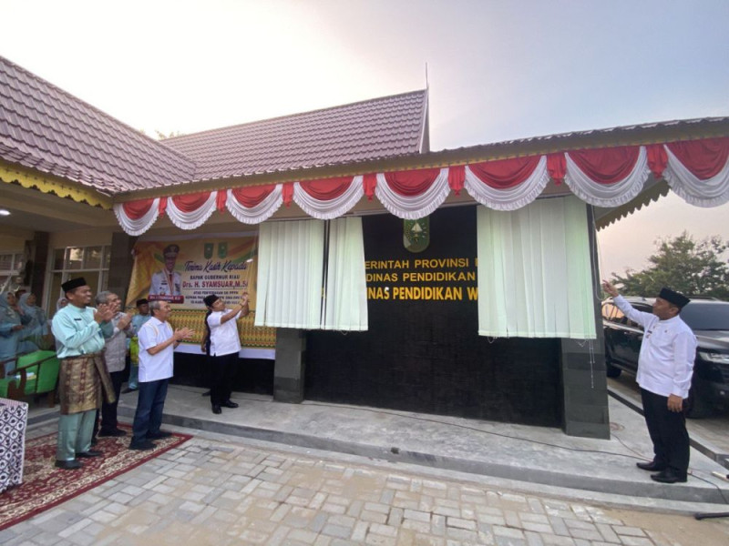 Saat Peresmian Gubri Puji Kantor Cabang Dinas Pendidikan Wilayah IV di Inhu