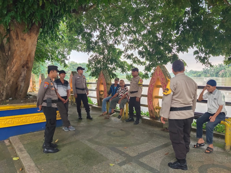Sambil Patroli Sat Binmas Polres Inhu Serukan Pemilu Damai