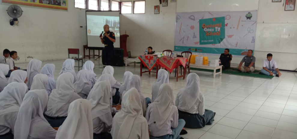Edukasi di SMAN 1 Rengat, Ini Ungkapan Bea Cukai Tembilahan