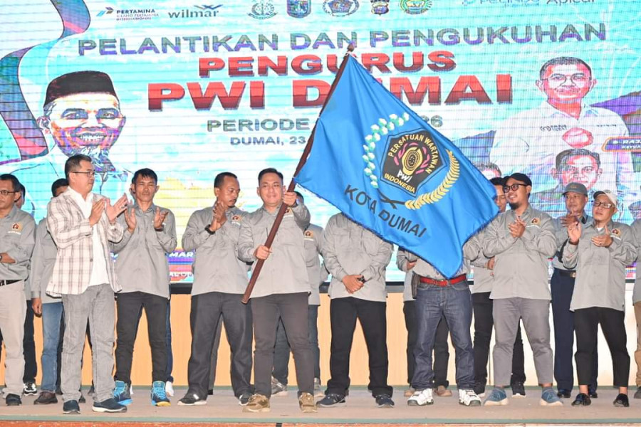 Pengurus PWI Dumai Resmi Dilantik, Raja Isyam  Ajak Wartawan Tetap Kritis