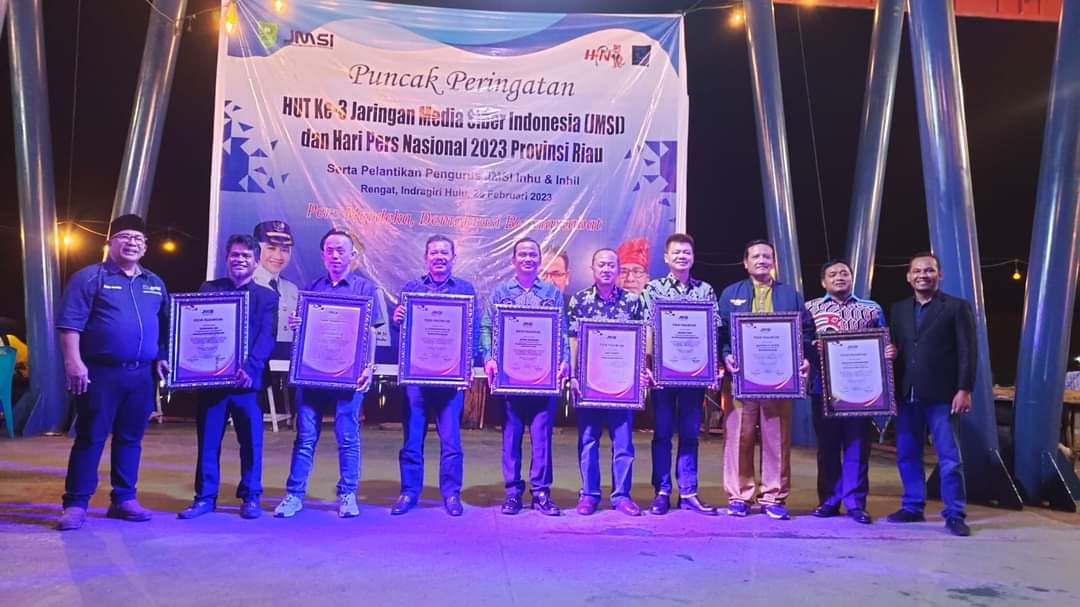 Bupati Inhu Terima Anugerah JMSI Award