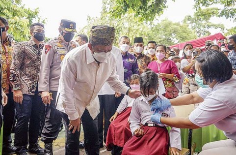 Mendagri Tito Karnavian Puji Pengendalian Vaksinasi di Riau