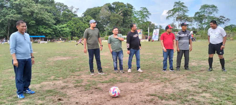 Cabup Inhu Nomor Urut 2 Ade Agus Hadiri Final Sepak Bola Kilan Cup