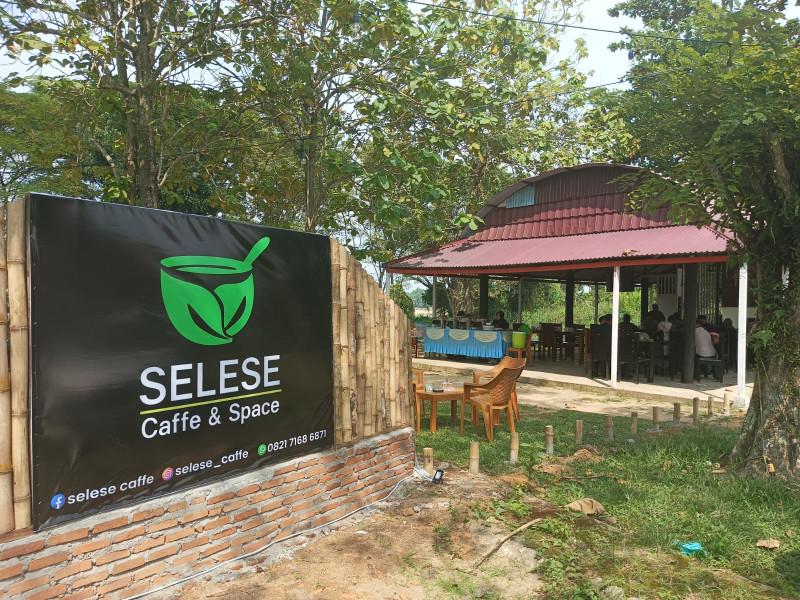 Beri Diskon 30 Persen. Selese Caffe and Space Rengat Dibuka