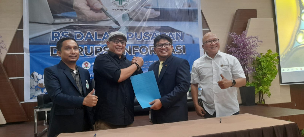 PWI Bersama Persi Riau Teken MoU