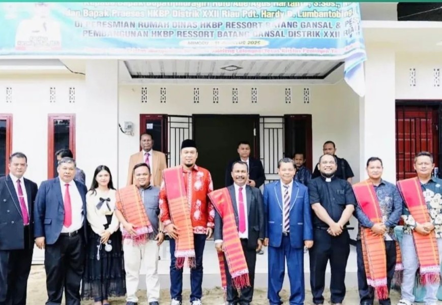 Bupati Inhu Resmikan Rumah Dinas Gereja HKBP Betesda Resort Batang Gansal