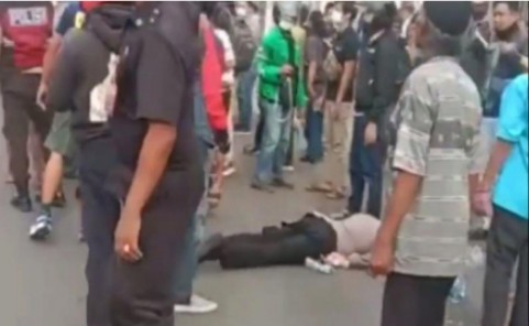 Diduga Depresi, Polisi Lompat Dari Angkot Yang Melaju