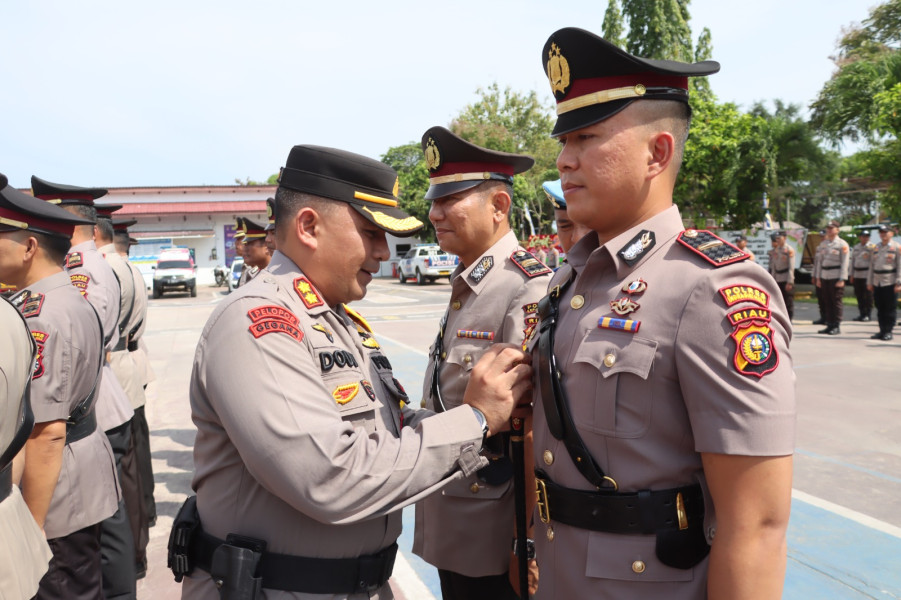 Penerima Pin Emas Kapolri Ini Resmi Jabat Kapolsek LBJ