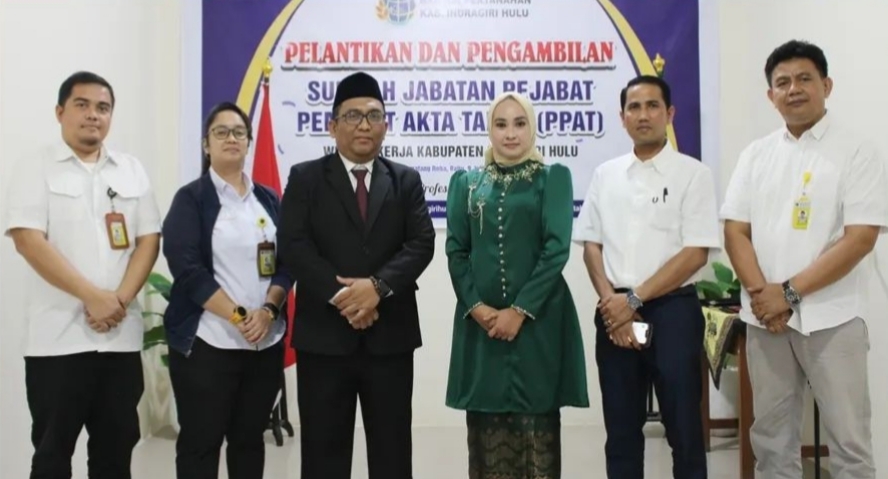 Kakan Pertanahan Inhu Lantik PPAT Yulianti Nishrina