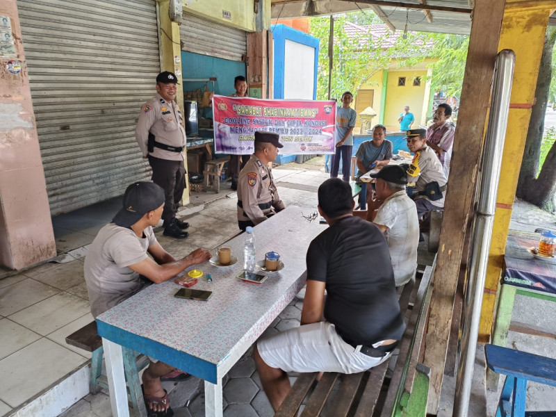 Polisi Datangi Pedagang dan Pengunjung Pasar Rakyat Kambesko