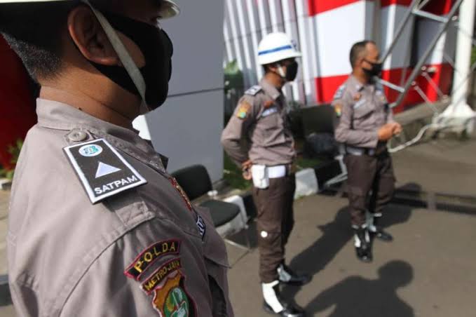 Seragam Satpam Bakal Diubah Lagi Jadi Warna Krem Agar Tak Mirip Polisi