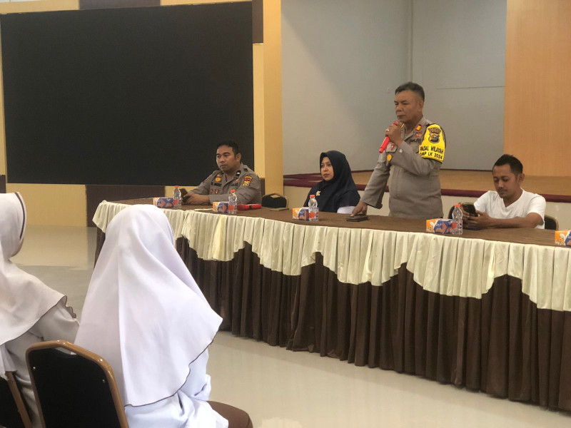 Kapolsek Rengat Barat Imbau Mahasiswa Nakes Jauhi Narkoba dan Bijak Bermedsos