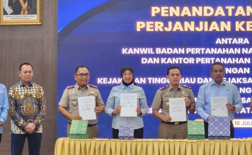 Kakan Pertanahan Inhu Hadiri dan Tandatangani PKS Dengan Kejari