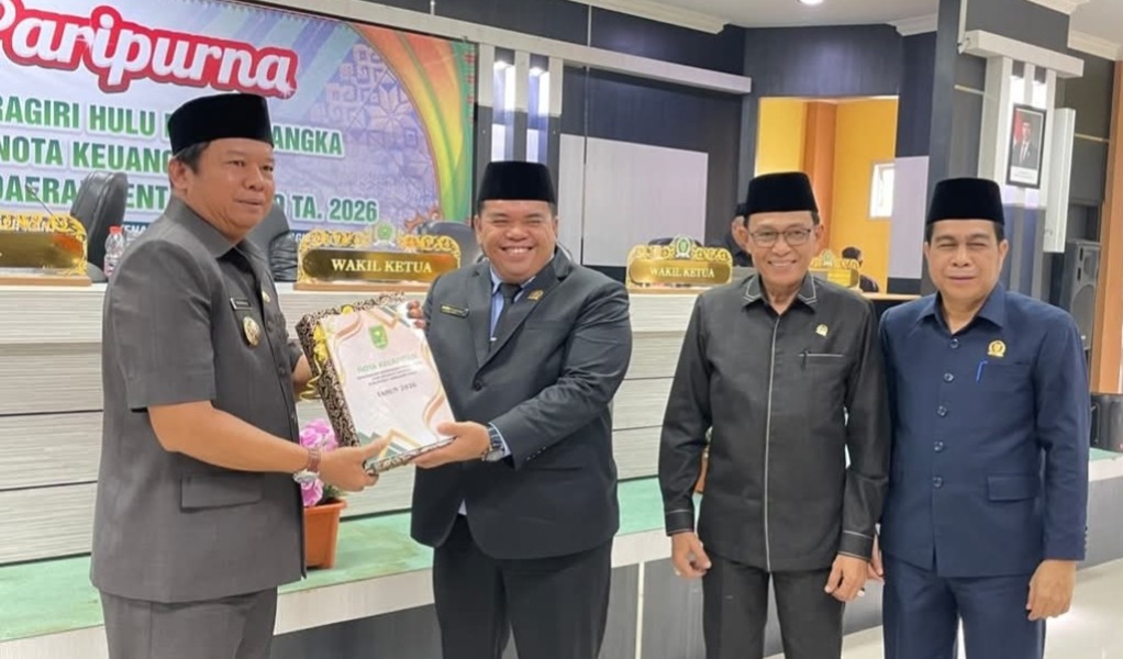 Wabup Inhu Serahkan Nota Keuangan dan Ranperda APBD 2026