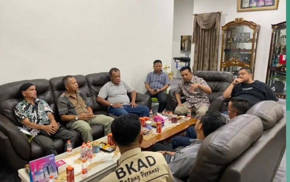 Sambut Hari Jadi Kecamatan.  Sekda Inhu Terima Camat Batang Peranap berserta Kepala Desa