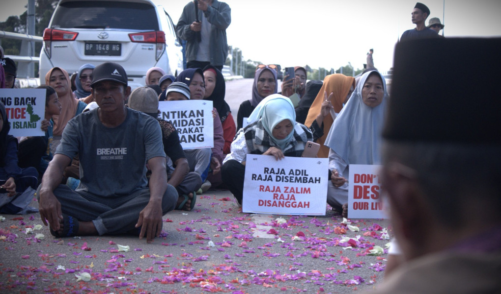 Warga Tabur Bunga, Orasi dan Atraksi Budaya