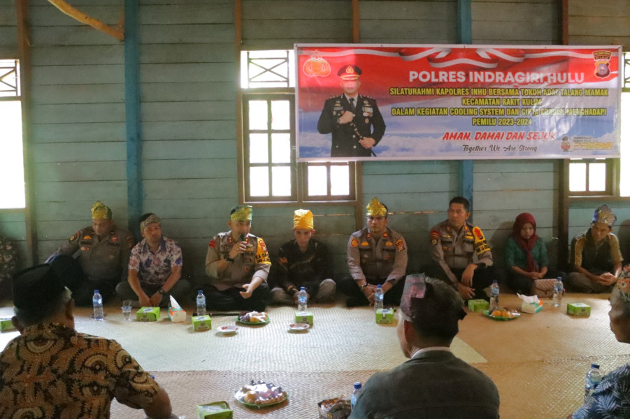 Kapolres Inhu Ajak Suku Talang Mamak Sukseskan Pemilu 2024
